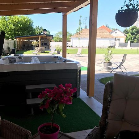 Poroszló Notarius Vendeghaz B&B 외부 사진
