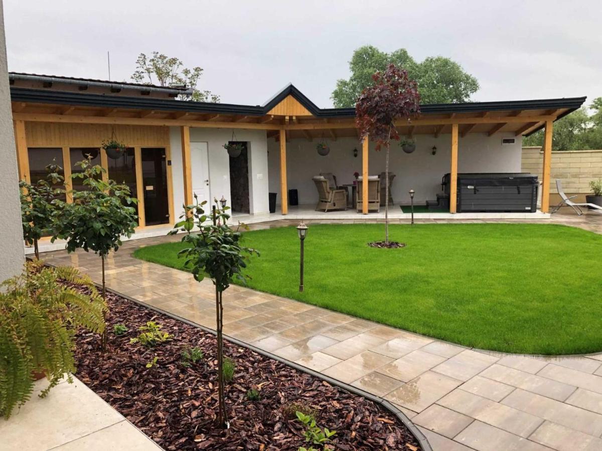 Poroszló Notarius Vendeghaz B&B 외부 사진