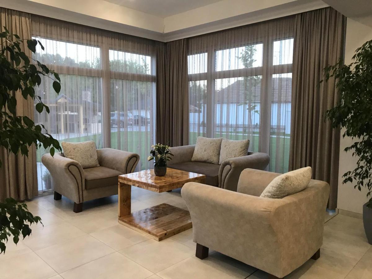 Poroszló Notarius Vendeghaz B&B 외부 사진