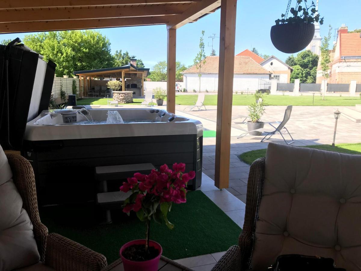 Poroszló Notarius Vendeghaz B&B 외부 사진
